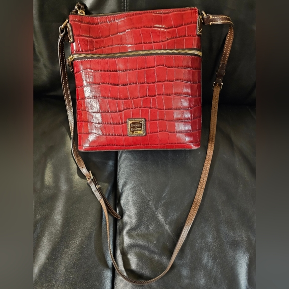 Dooney and Bourke Croc Embossed Leather Shoulder Crossbody Handbag Red Wine EUC - Picture 16 of 16